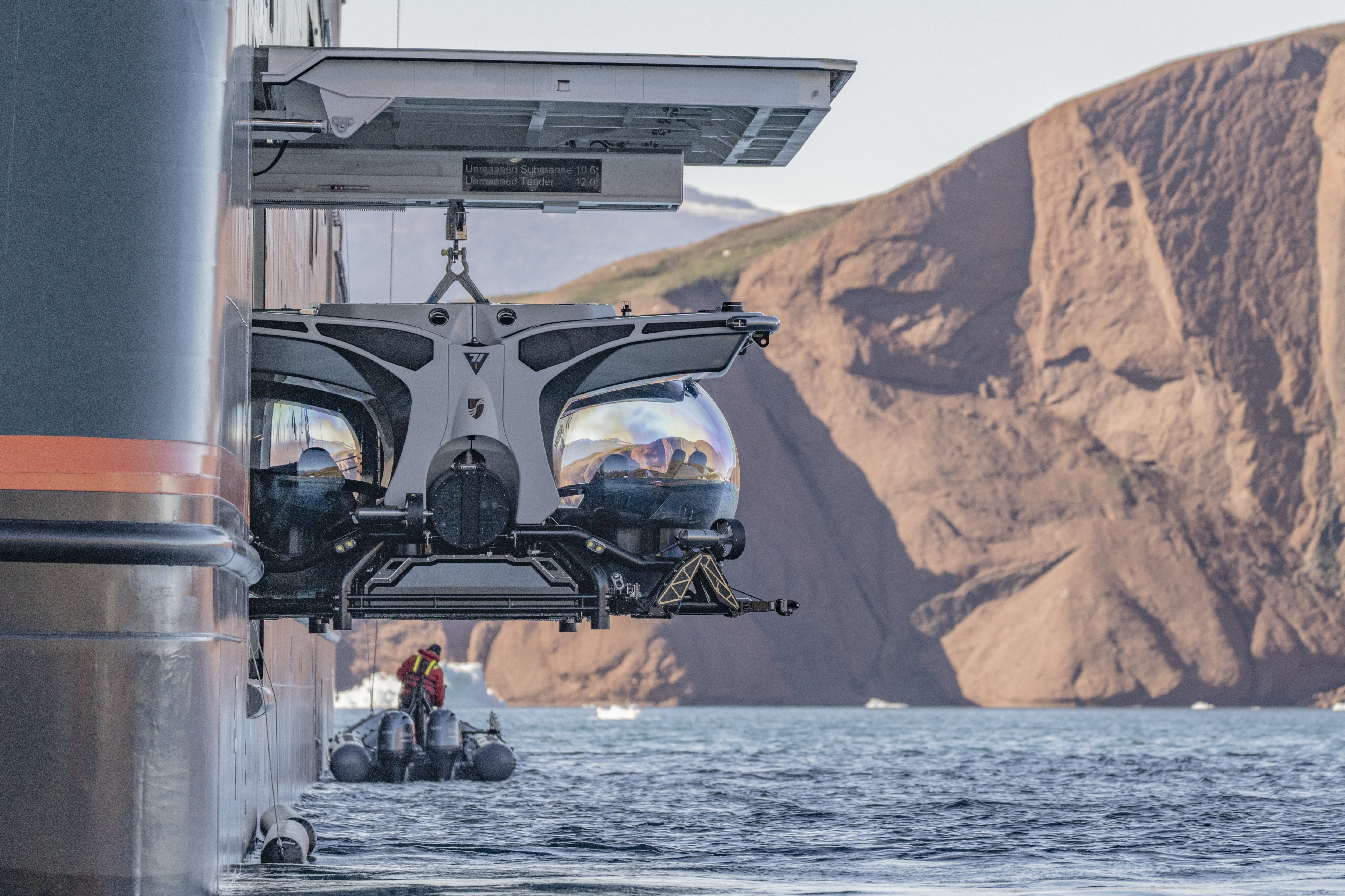 Seabourn découvre le Titania avec son sous-marin