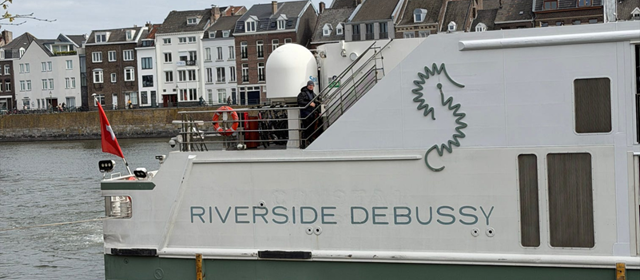 Rani en An aan boord van Riverside Debussy